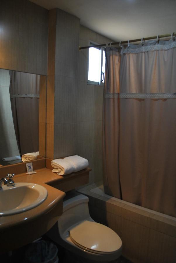 Hotel Makroz Латакунга Экстерьер фото