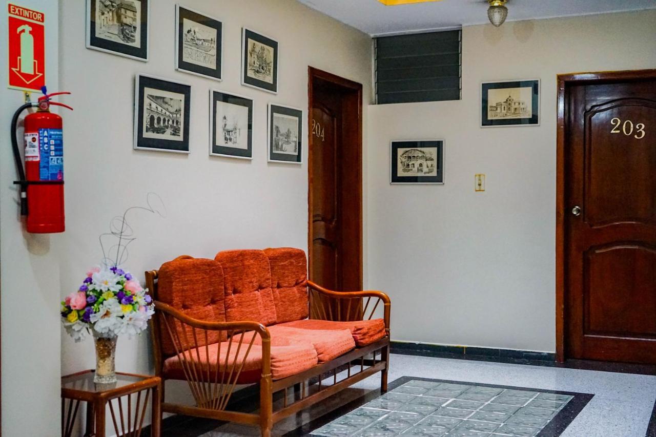 Hotel Makroz Латакунга Экстерьер фото